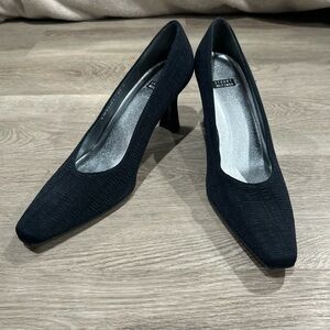 Stuart Weitzman Women's Sz 8.5 Textured Black Fabric Kitten Heel Pumps Classic